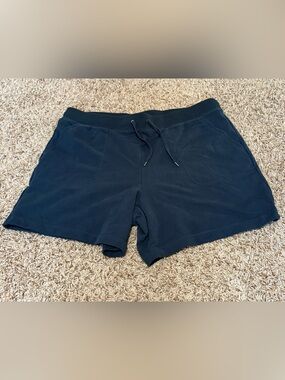 L.L. Bean Ultrasoft Sweat Shorts Navy 6” inseam women’s size Large NWT!!!